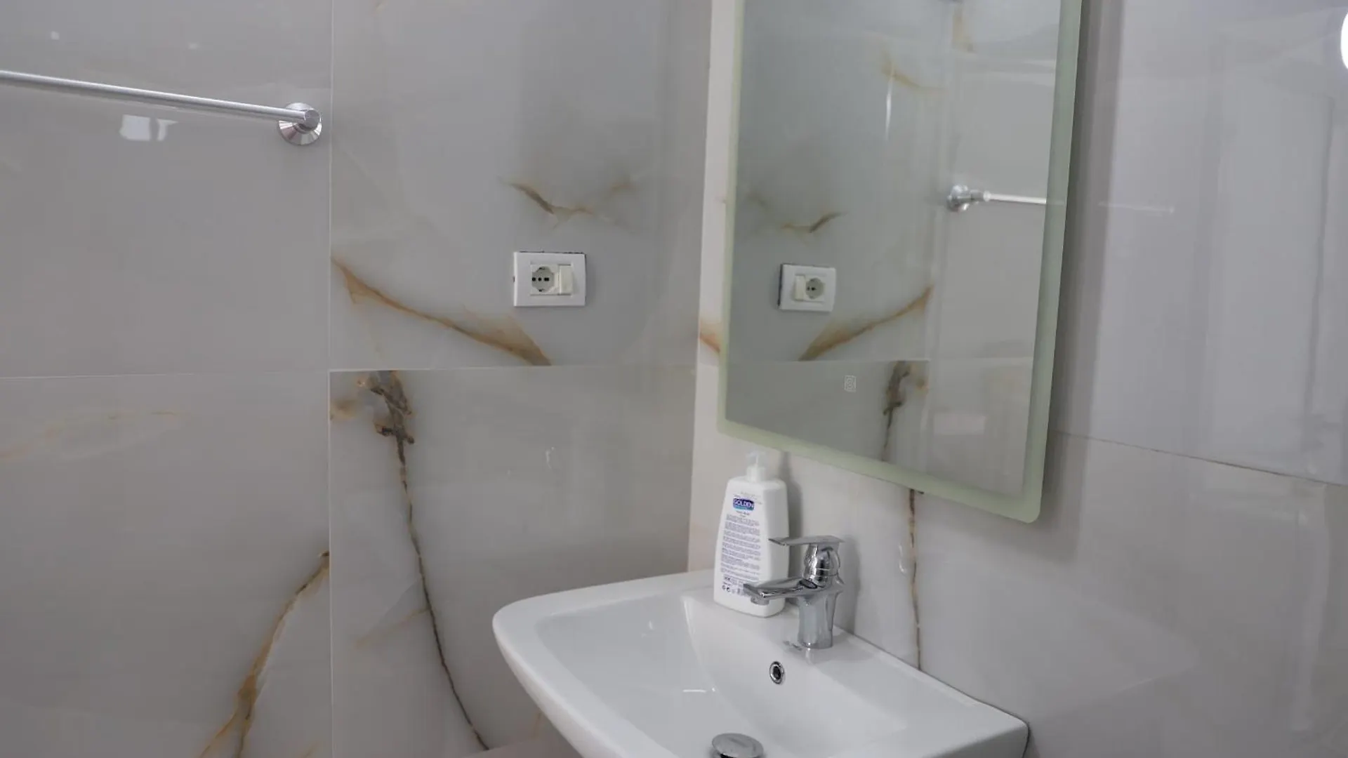 Guesthouse N&B Berat 0*,